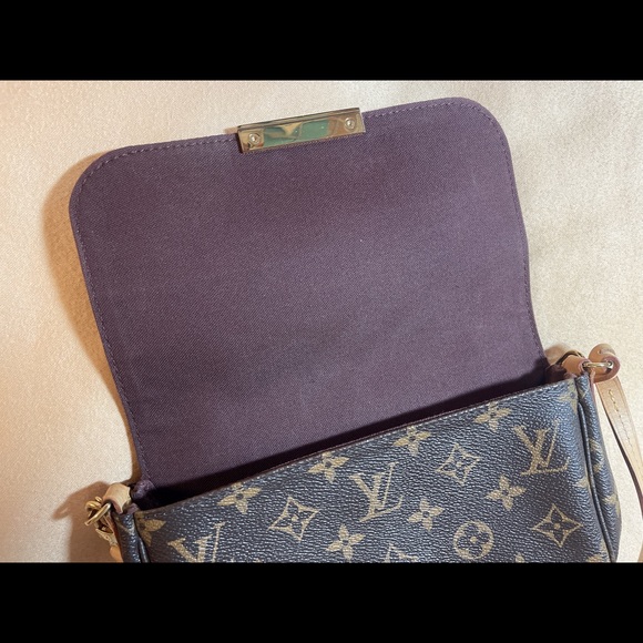 Louis Vuitton Favorite PM Crossbody Monogram - Picture 5 of 8